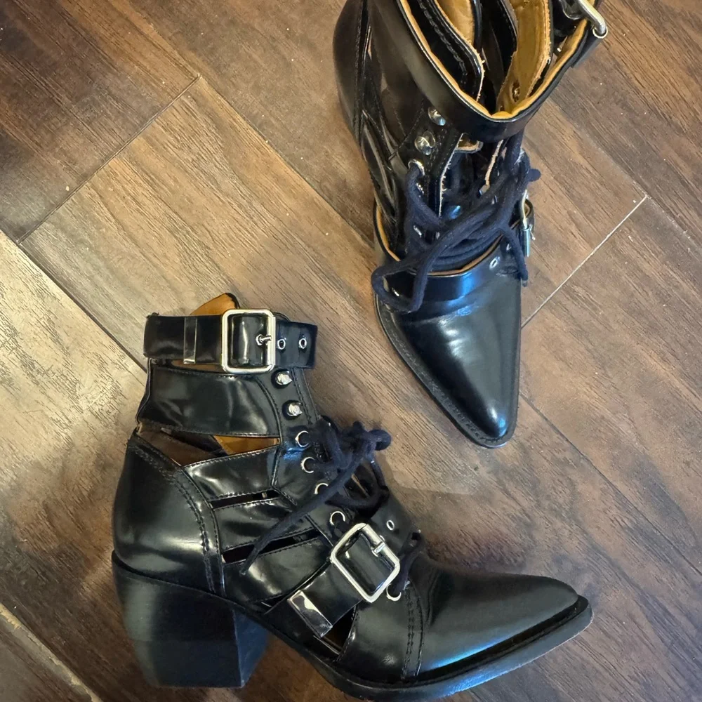 Chloe Rylee Cut Out Booties - Picture 5 of 12